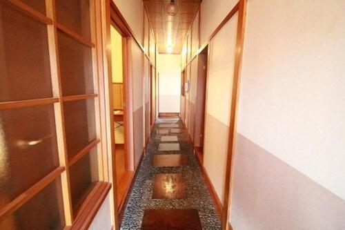 高級料亭のような雰囲気の宿。駅徒歩1分。最大21名様。友人や家族との素敵な時間に。無料wi-fi。 * Tóquio